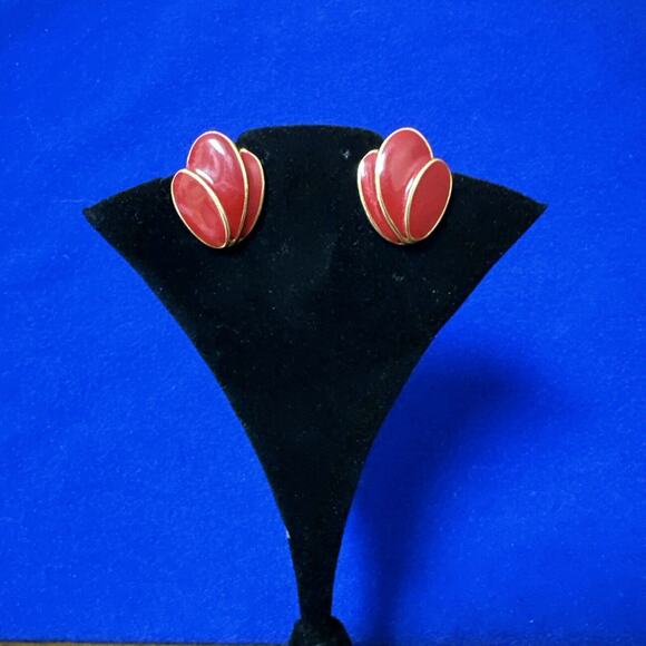 VTG NAPIER Gold Tone RED ENAMEL Screw back Clip On Earrings EUC Classic - Picture 2 of 8